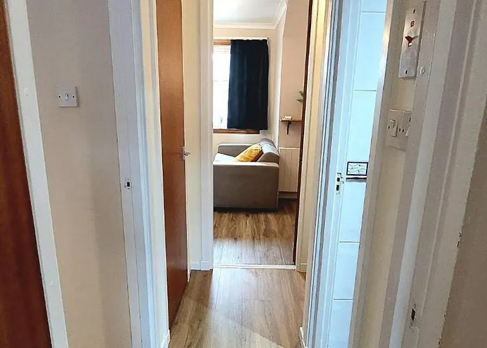 Neat & Comfortable 1 Bedroom Spring Garden Flat