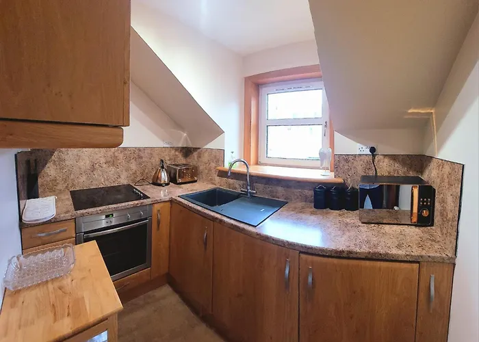 Neat & Comfortable 1 Bedroom Spring Garden Flat